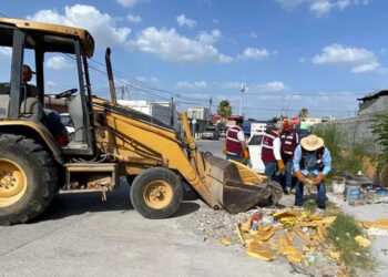 Atienden reportes de alumbrado y bacheo en NLD