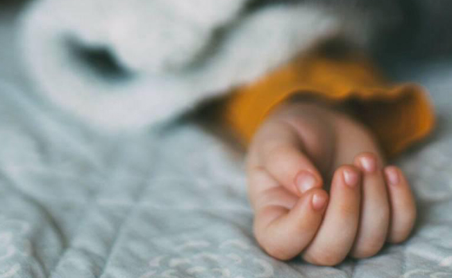 En EU, niño de 3 años muere al dispararse accidentalmente con el arma de su padre