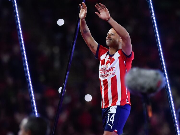 ‘Chicharito’ se conmueve hasta las lágrimas en su presentación con Chivas