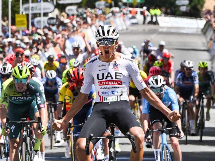 ¡Mexicano hace historia! Ganó primera carrera como profesional y es líder