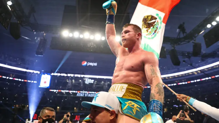 Canelo rompería relación con PBC si no es Charlo, suenan opciones de Berlanga y Munguía