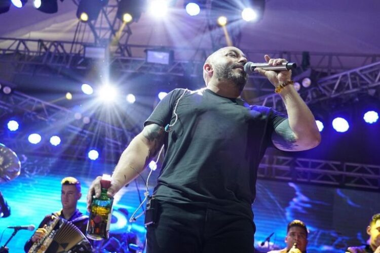 ¿Enemistad por Belinda? Christian Nodal aparece en LCDLF 4 e ignora a Lupillo Rivera para apoyar a esta concursante