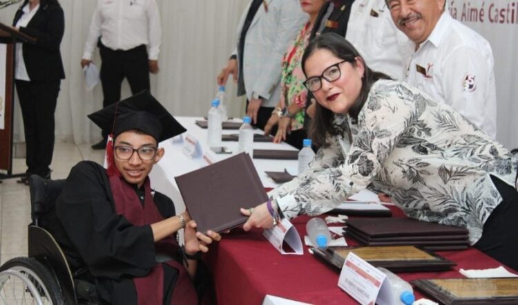 Entrega Colegio de Bachilleres de Tamaulipas de Mante a técnicos especialistas