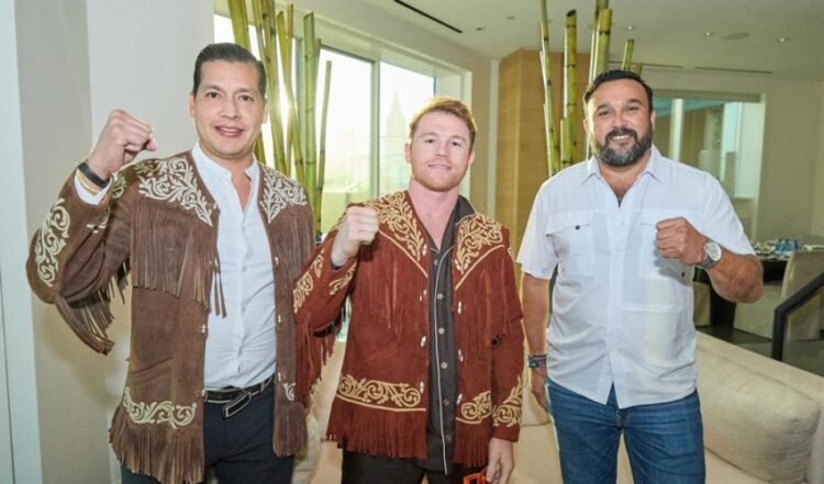 Presentan cinturón tamaulipeco en Las Vegas y «Canelo» Álvarez se enfunda la cuera