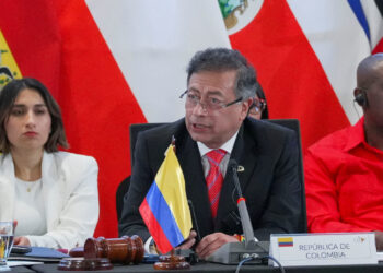 Petro volverá a presentar su consulta popular sobre una reforma laboral; acusa al presidente del Senado de fraude