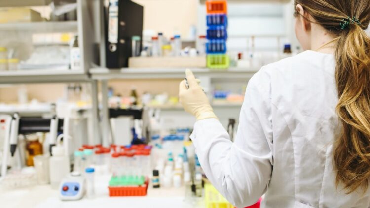 Cuatro farmacéuticas anuncian inversión millonaria en México