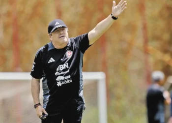 «Piojo» Herrera va por todo o nada con Costa Rica