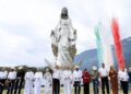 Entregan Américo y María escultura monumental de la Virgen de la Misericordia en El Chorrito